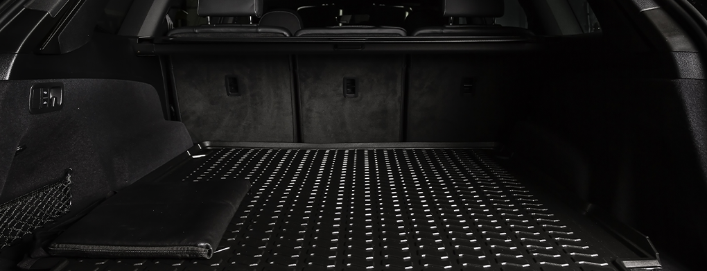 Bagasjerom med gummimatte – tilpasset for enkel rengjøring og beskyttelse mot slitasje

